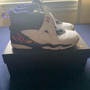 Jordan 8’s with slight creasing and only worn once